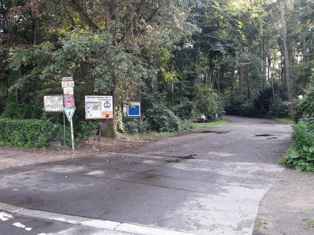 eingang otawistrasse zum volkspark rehberge